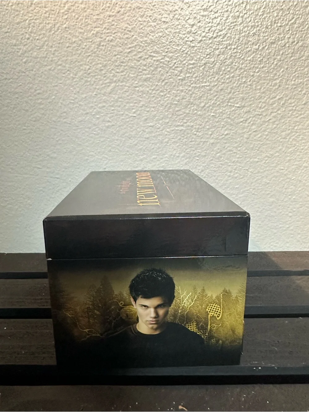 The Twilight Saga New Moon Music Jewelry Box - Black and Gold